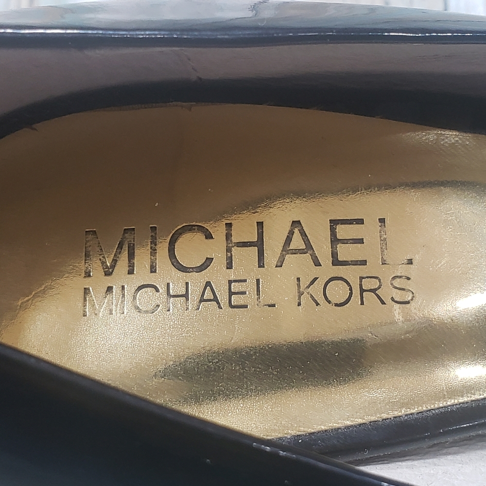 Michael kors Patent leather Heels. - Picture 7 of 10